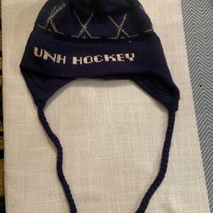 Vintage 100% wool hand knit UNH Hockey Navy Hat